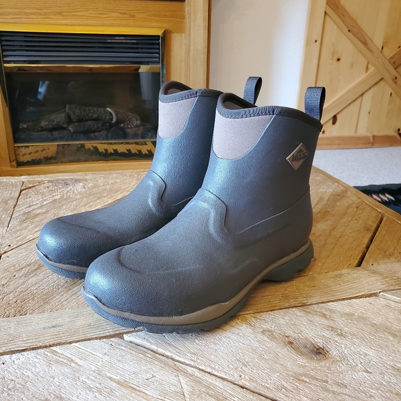 MUCK Boot Company Other - MUCK Men's ankle boot size 7 excellent pre-owned condition Smoke free home